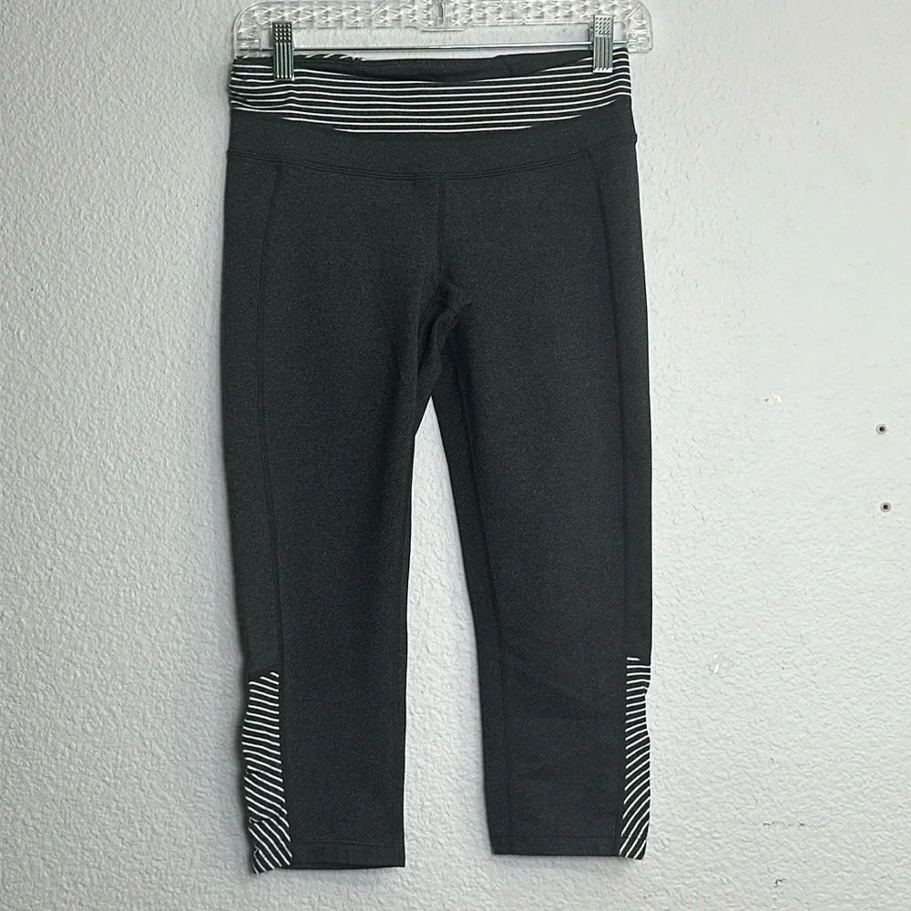 Athleta Womens Size Small Grey‎ Cropped Capri Leggings Stretchy Activewear